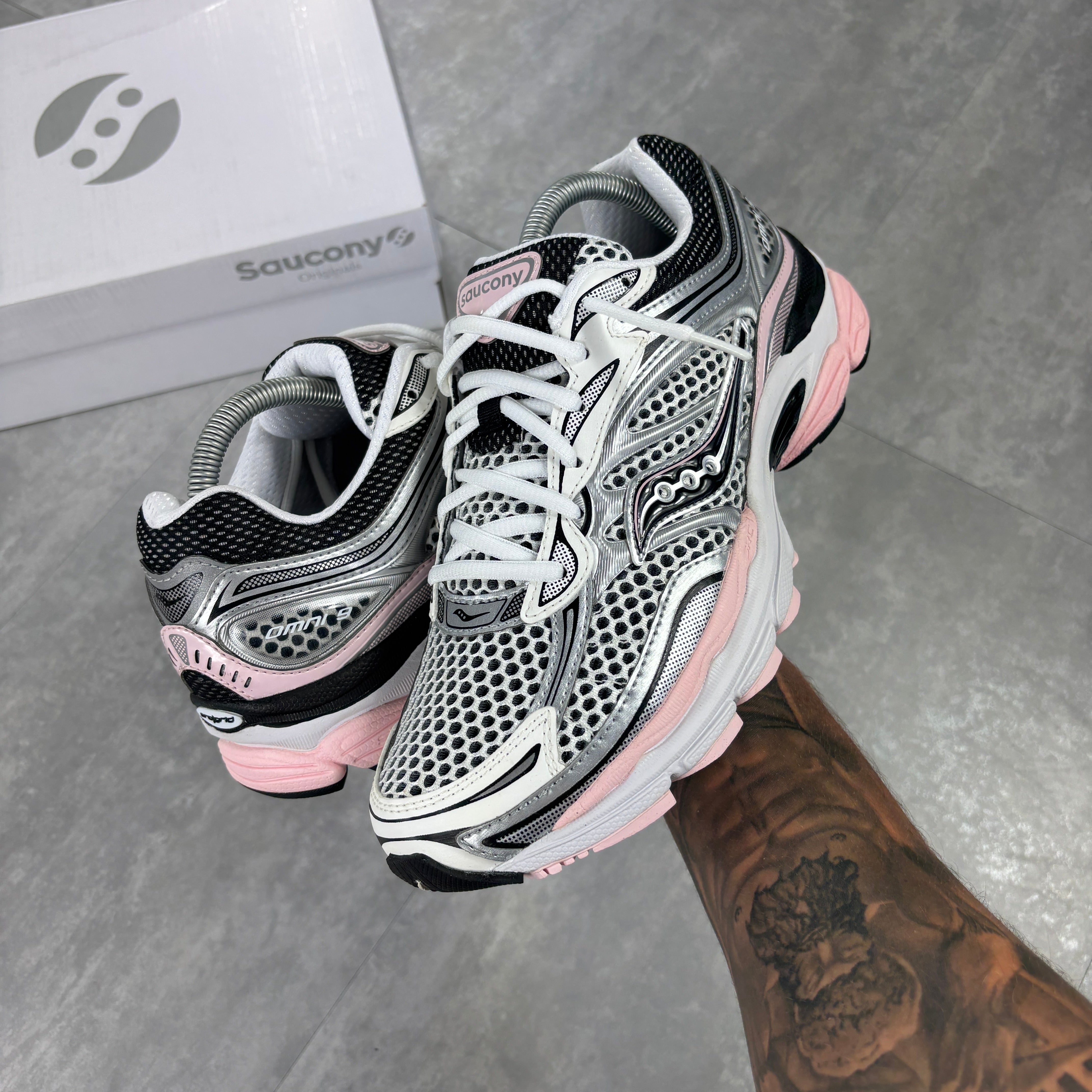 Saucony ProGrid Omni 9 Pink