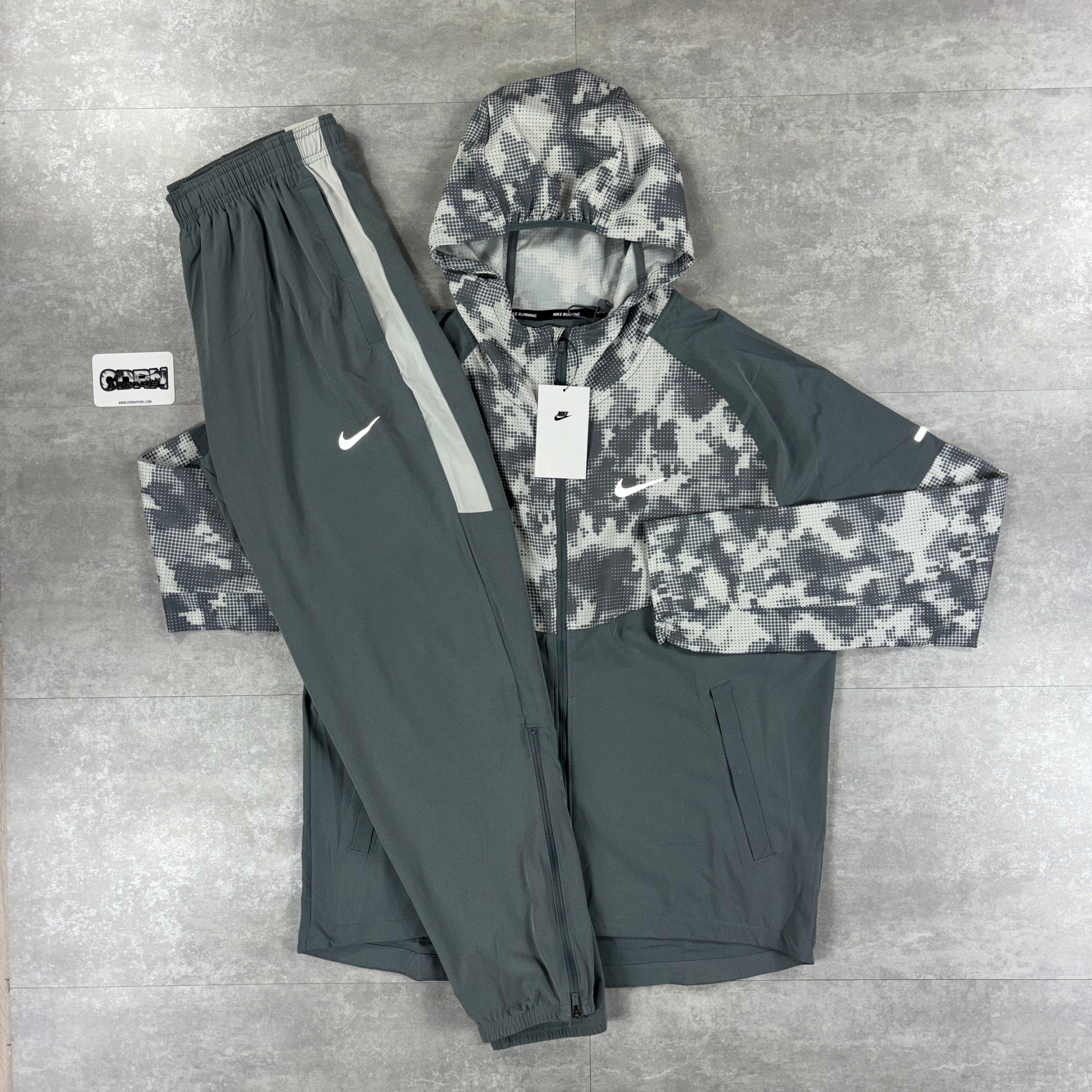Nike Miler Grey Repel Camo Windbreaker & Grey Challenger Pants Set