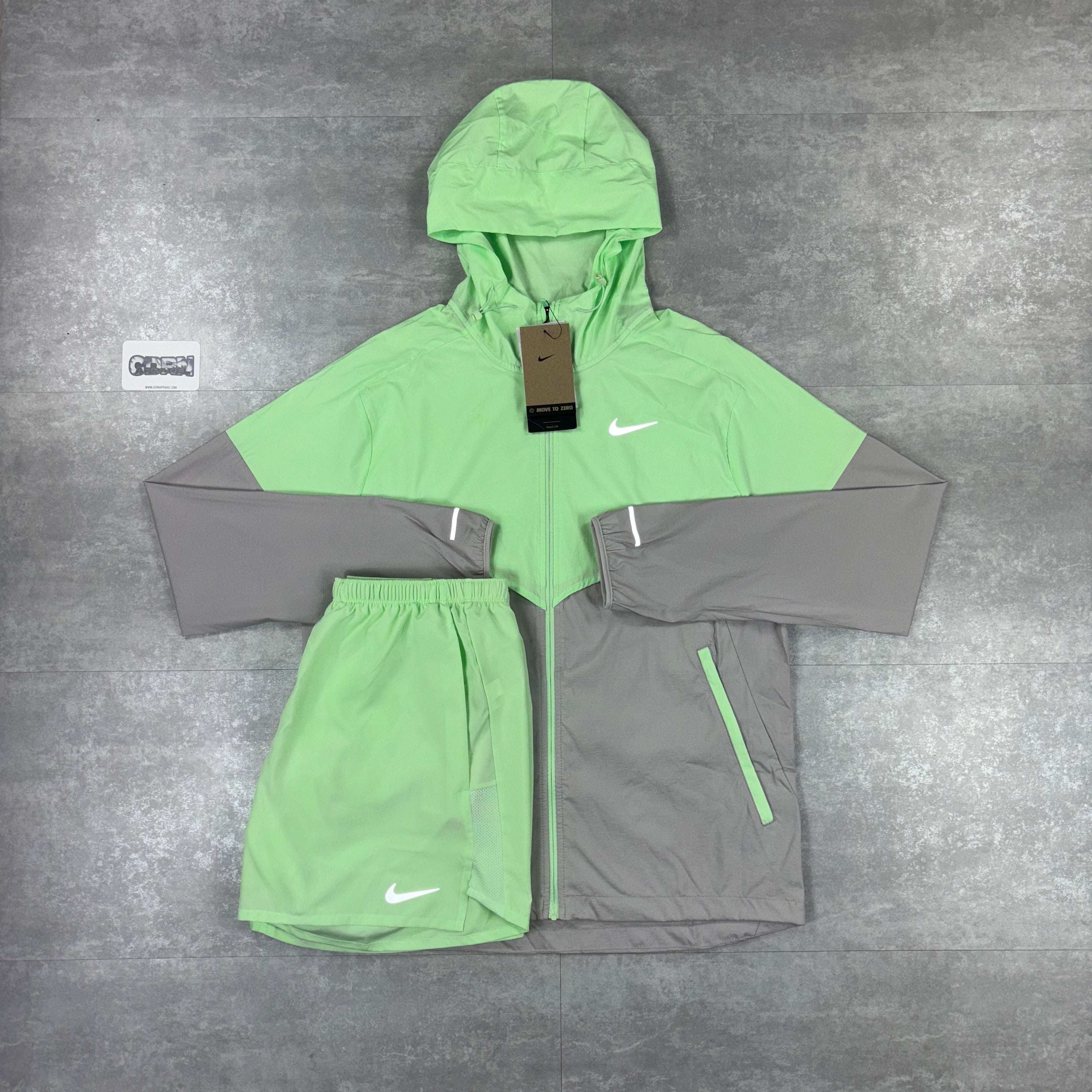 Nike Challenger Shorts - Vapour Green