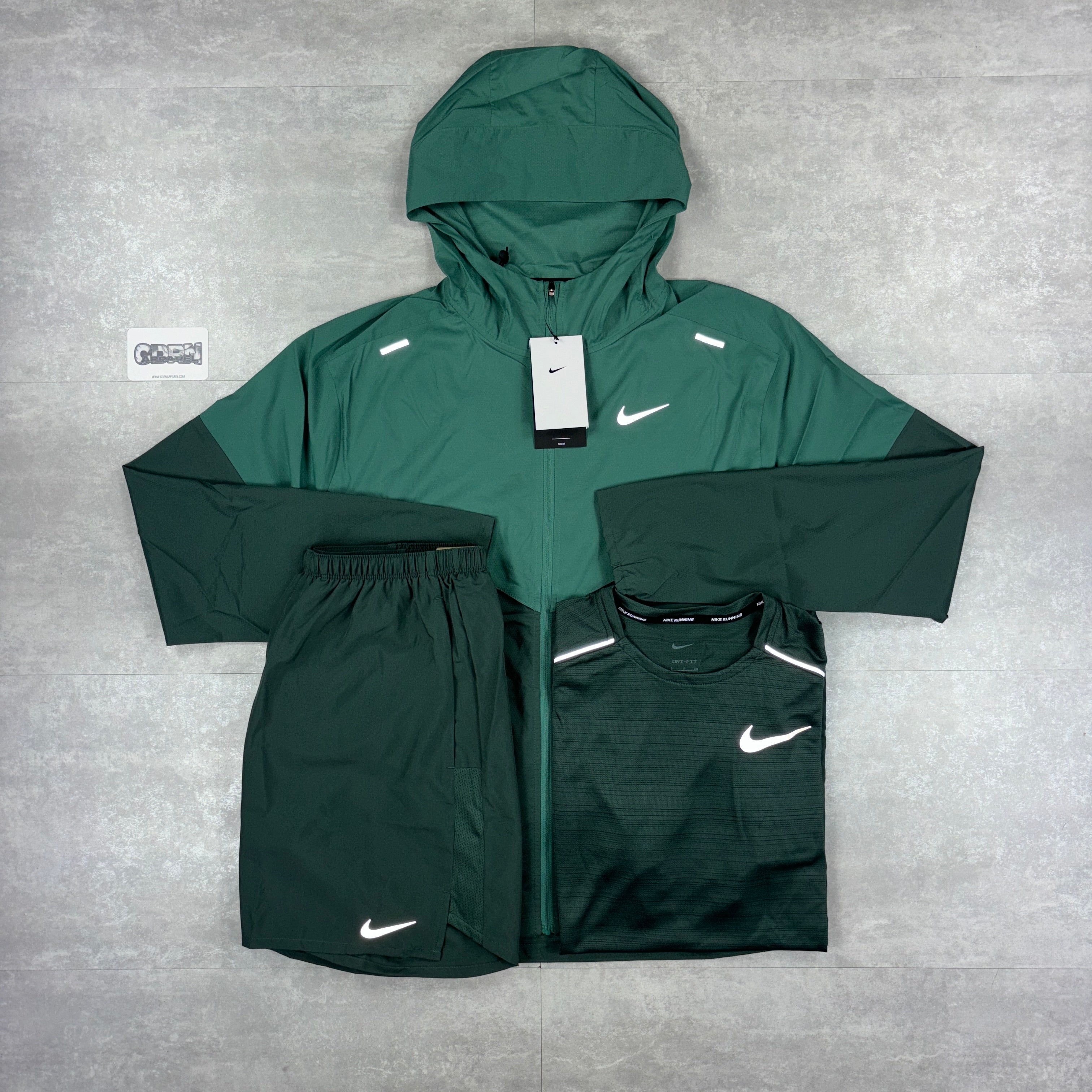 Nike Challenger Shorts - Vintage Green