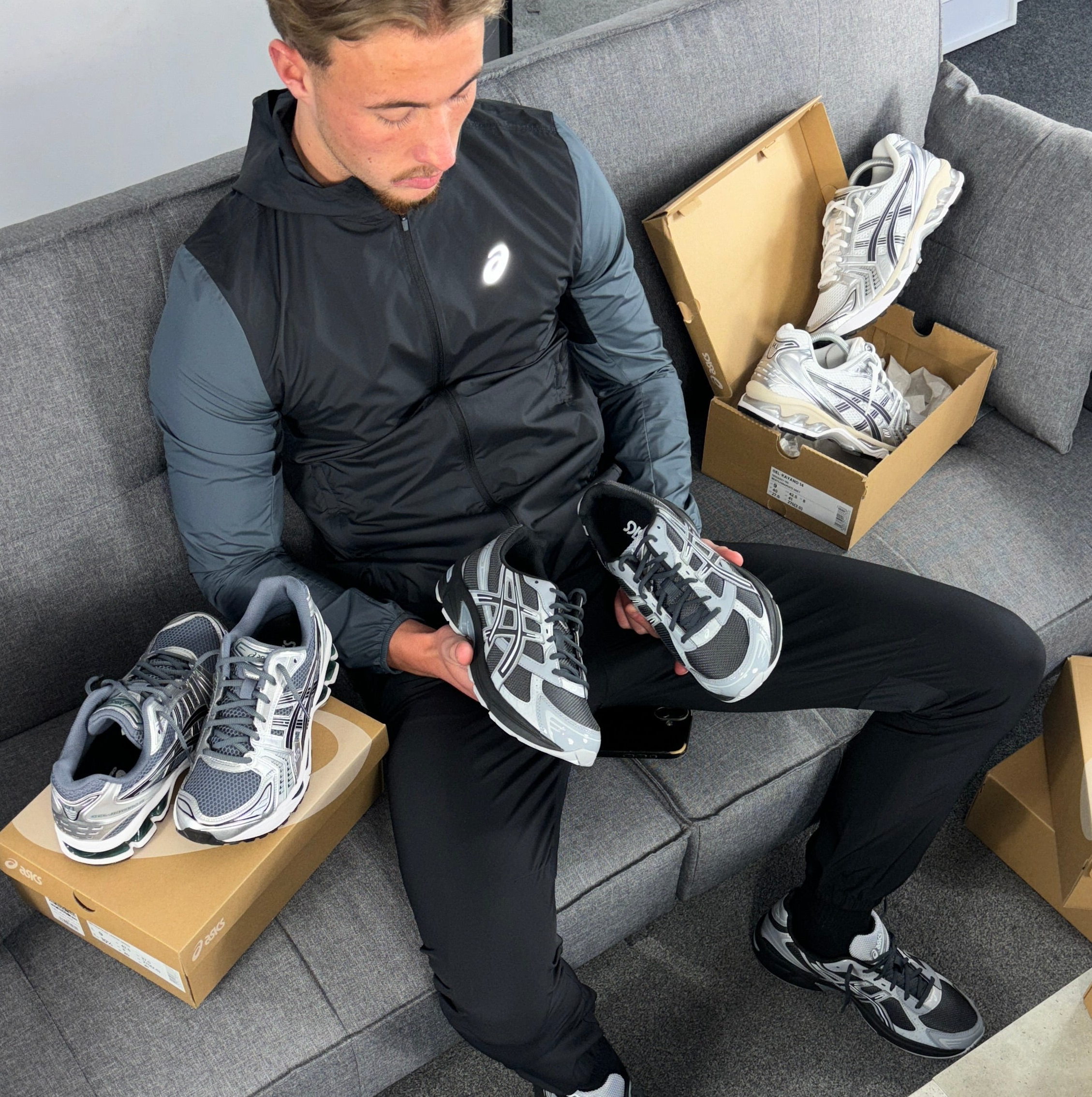 Asics Icon Windbreaker Jacket Black / Grey & Black Asics Challenger Pants Set