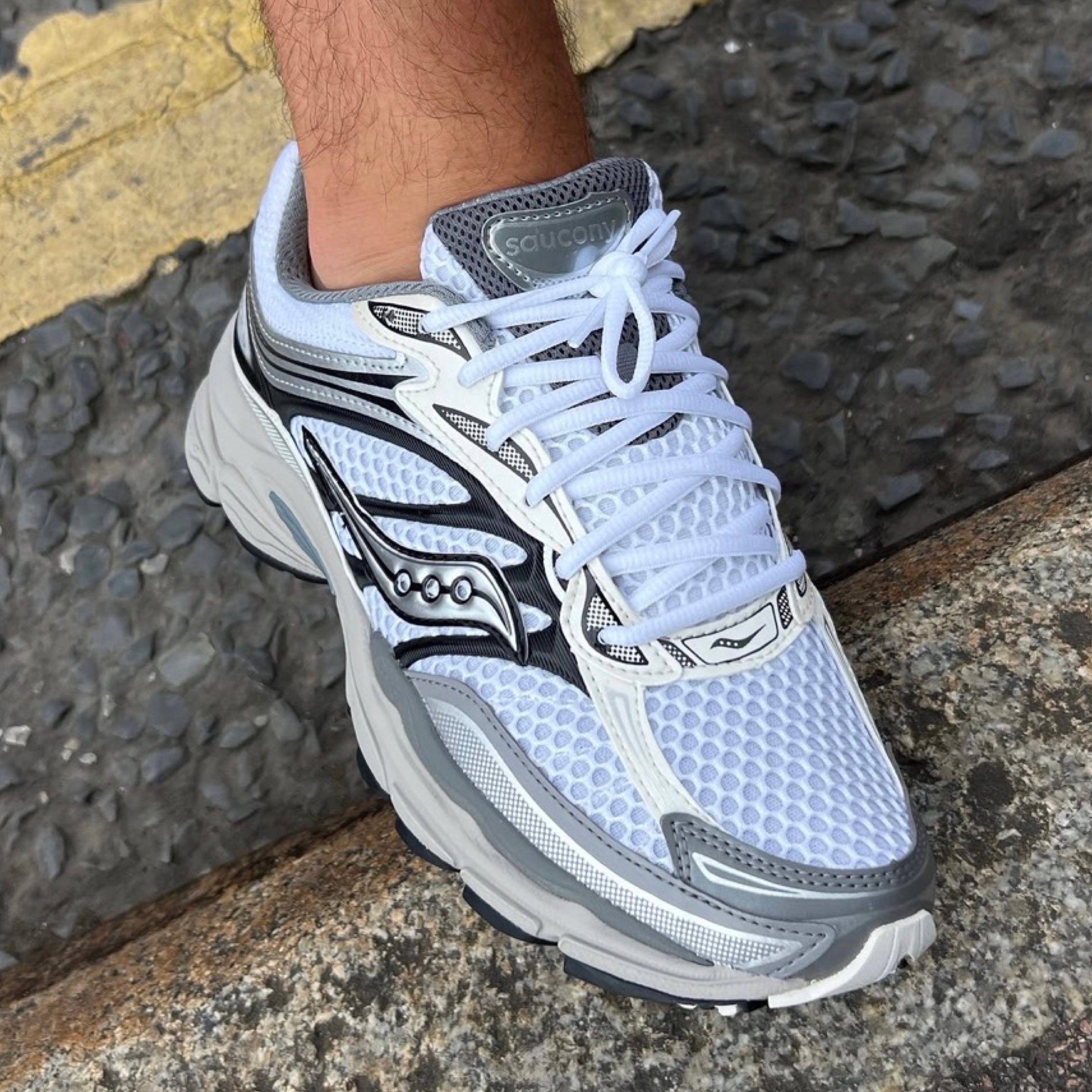 Saucony ProGrid Omni 9 OG - White / Cream