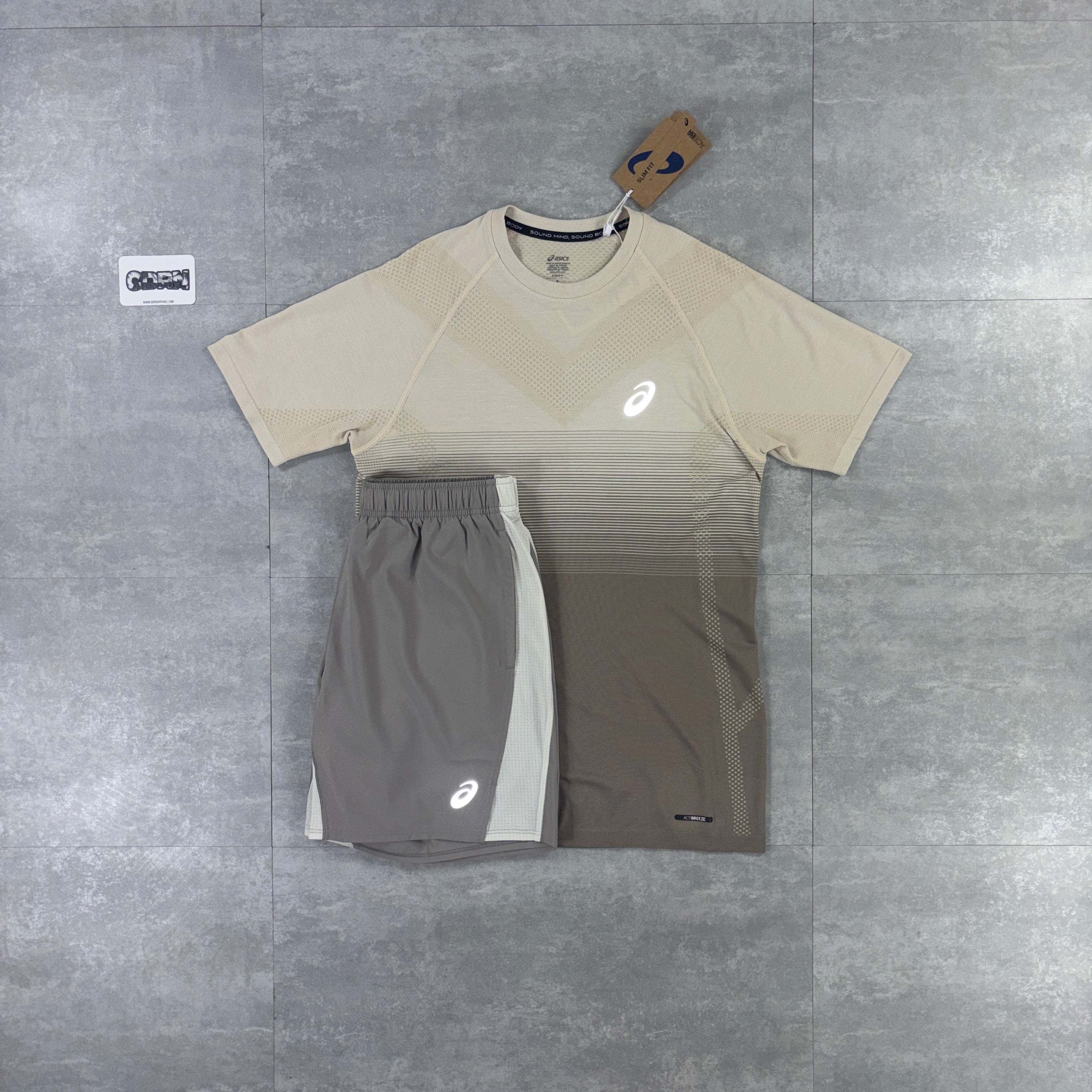 Asics Seamless Performance T-Shirt Moonrock & Moonrock Colourblock Shorts Set