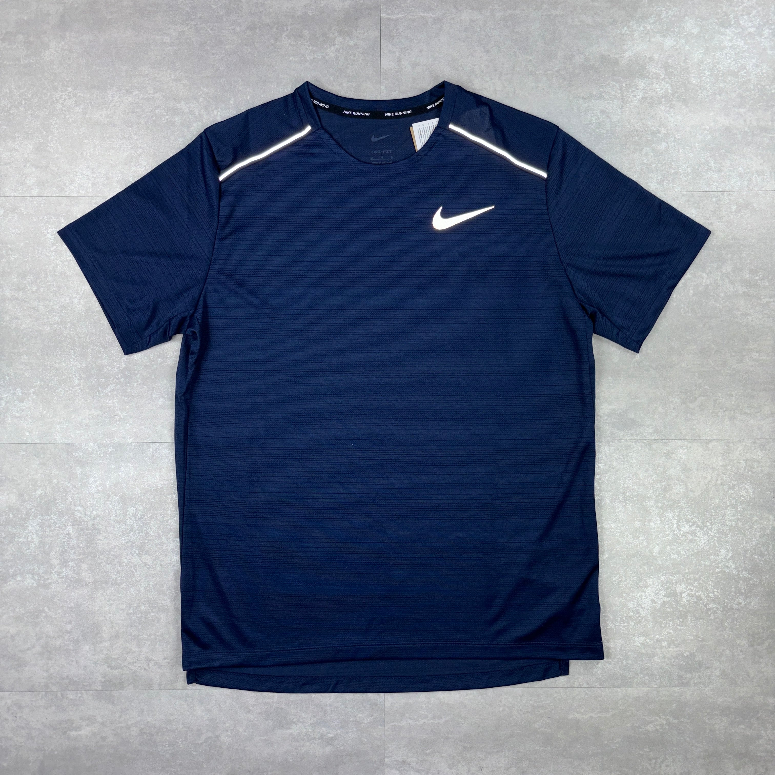 Navy blue nike shirt hotsell