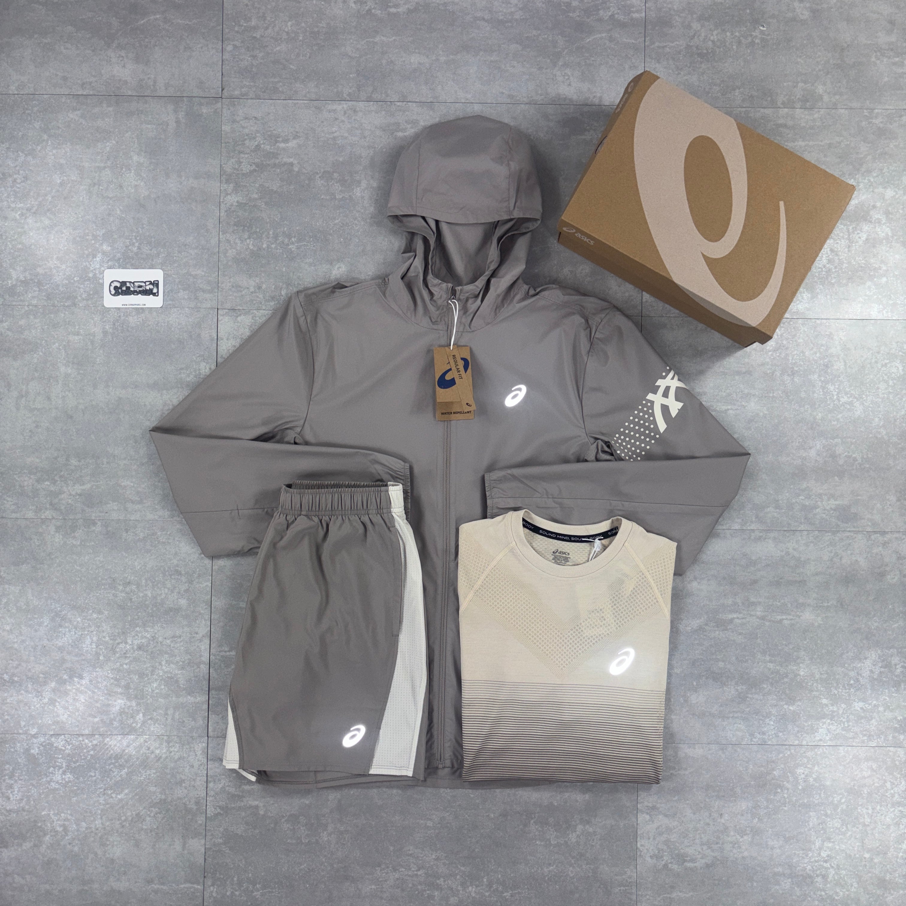 Asics Icon Windbreaker Jacket Moonrock, Moonrock Seamless Performance T-Shirt & Moonrock ColourBlock Performance Shorts Bundle