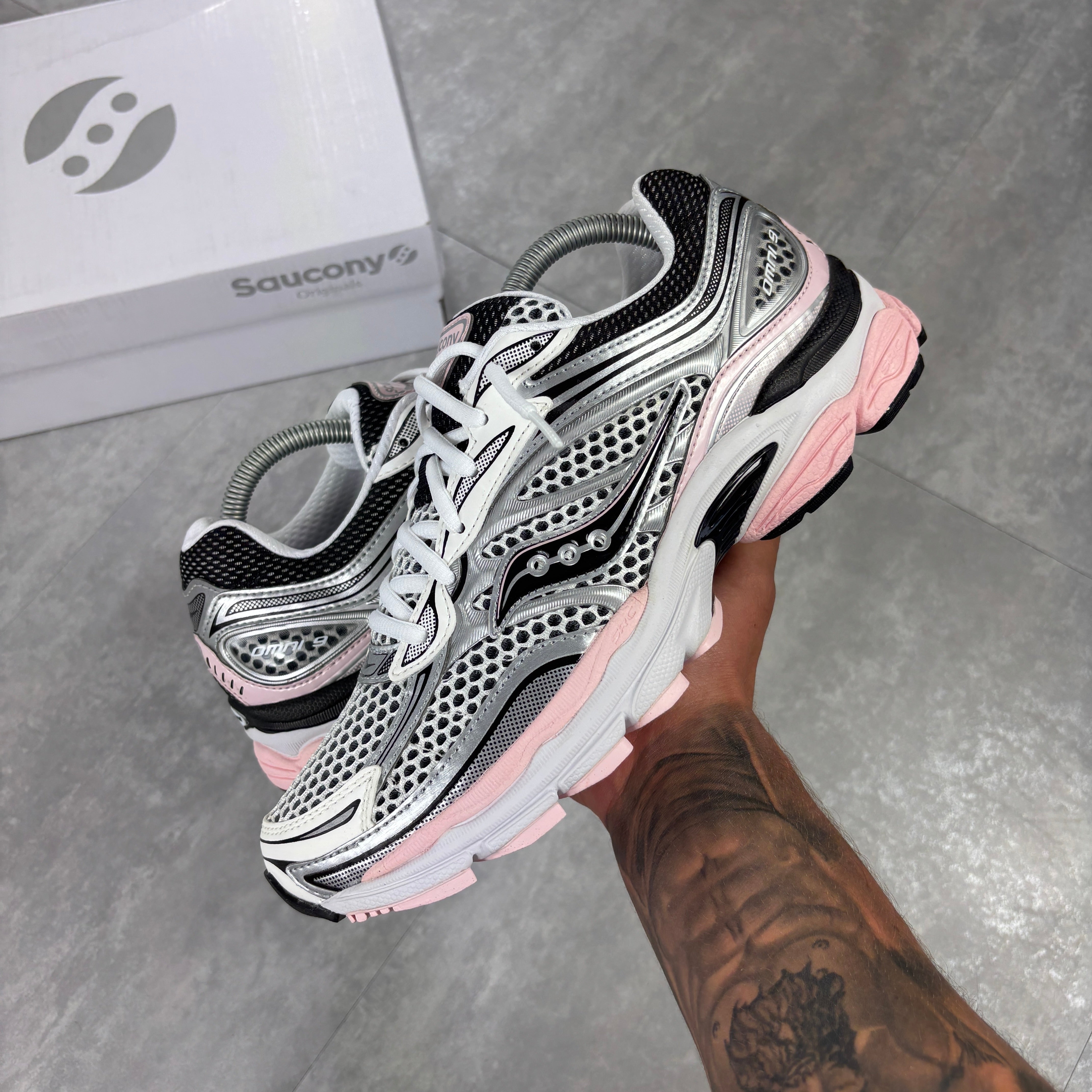 Saucony ProGrid Omni 9 Pink