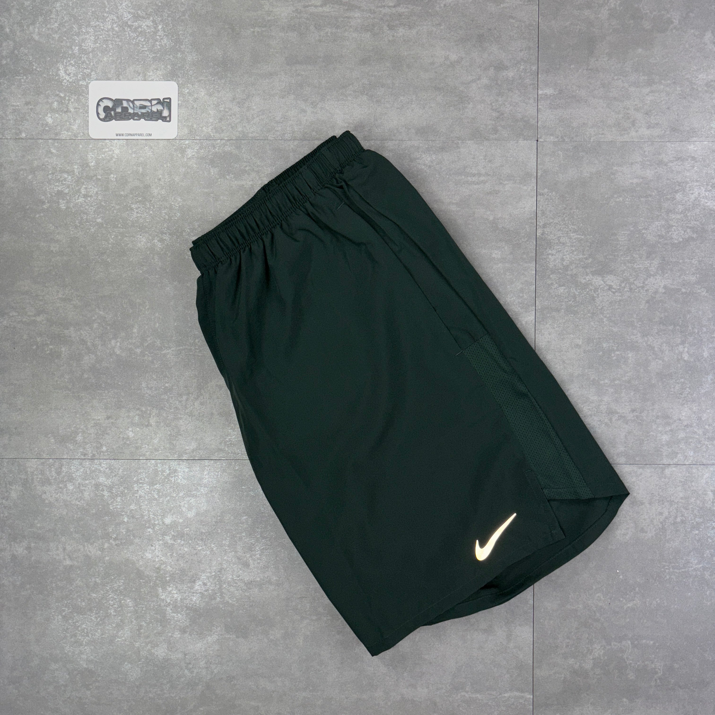 Nike Challenger Shorts - Vintage Green
