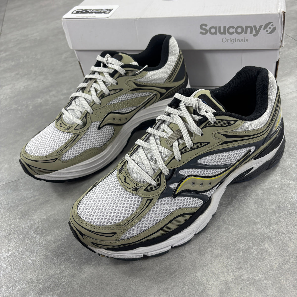 Saucony ProGrid Omni 9 Volt Navy
