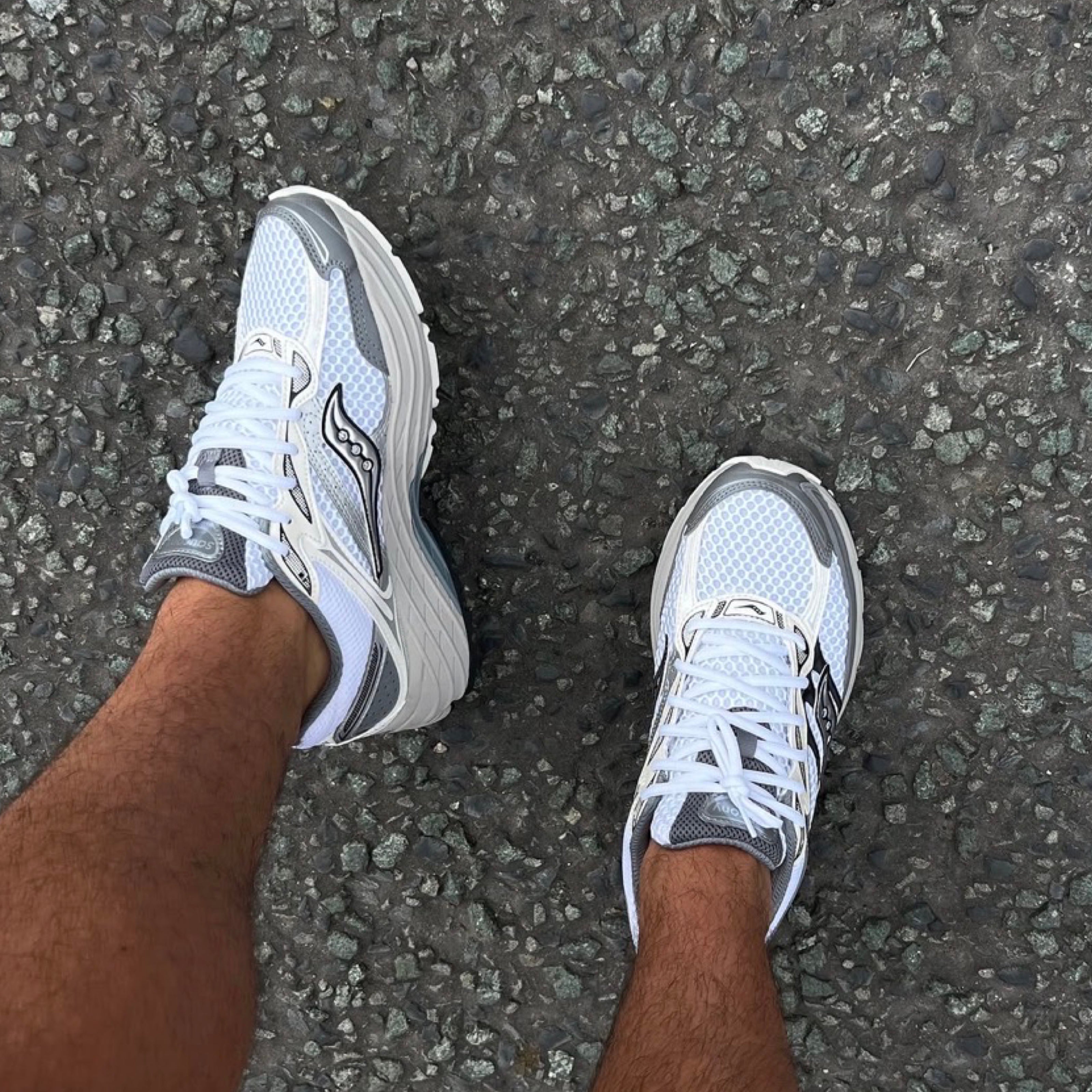 Saucony ProGrid Omni 9 OG - White / Cream