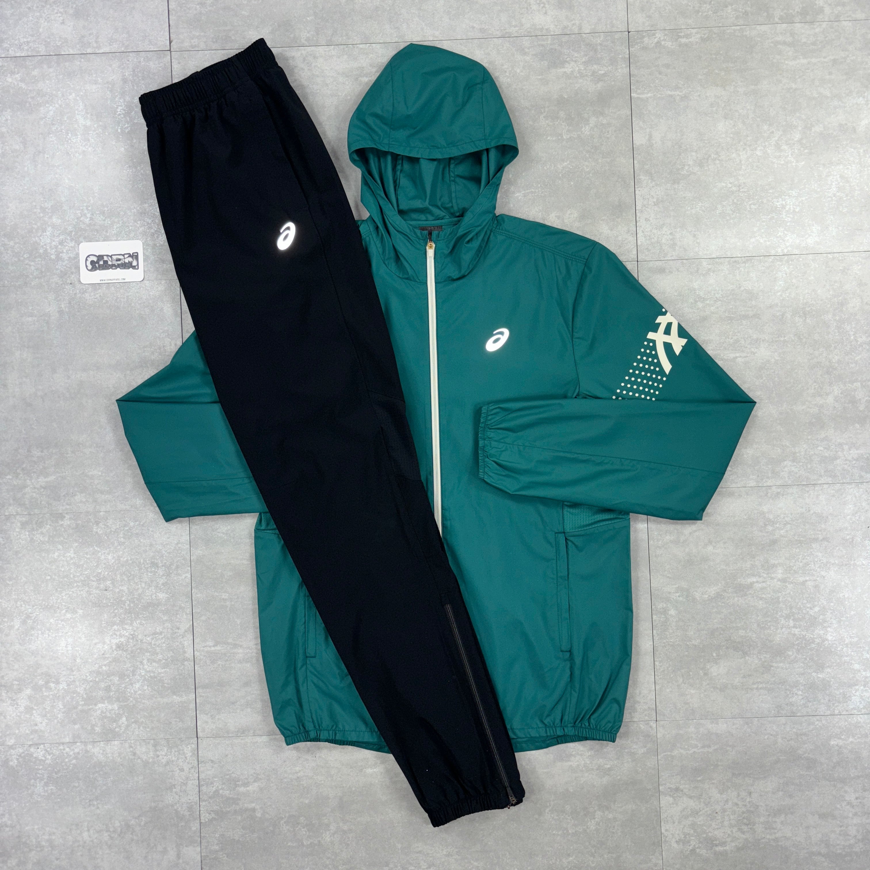 Asics Icon Windbreaker Jacket Rainy Lake & Black Asics Challenger Pants Set