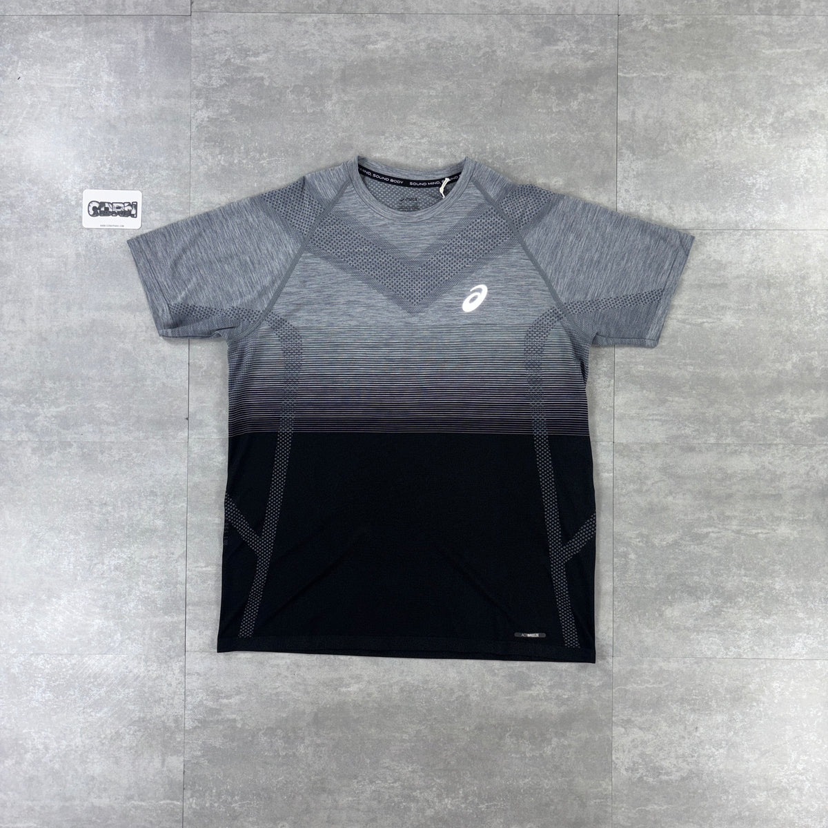 Asics Core Windbreaker Jacket Grey, Black/Grey Asics Seamless T-Shirt & Grey Asics Core Woven Pants Set