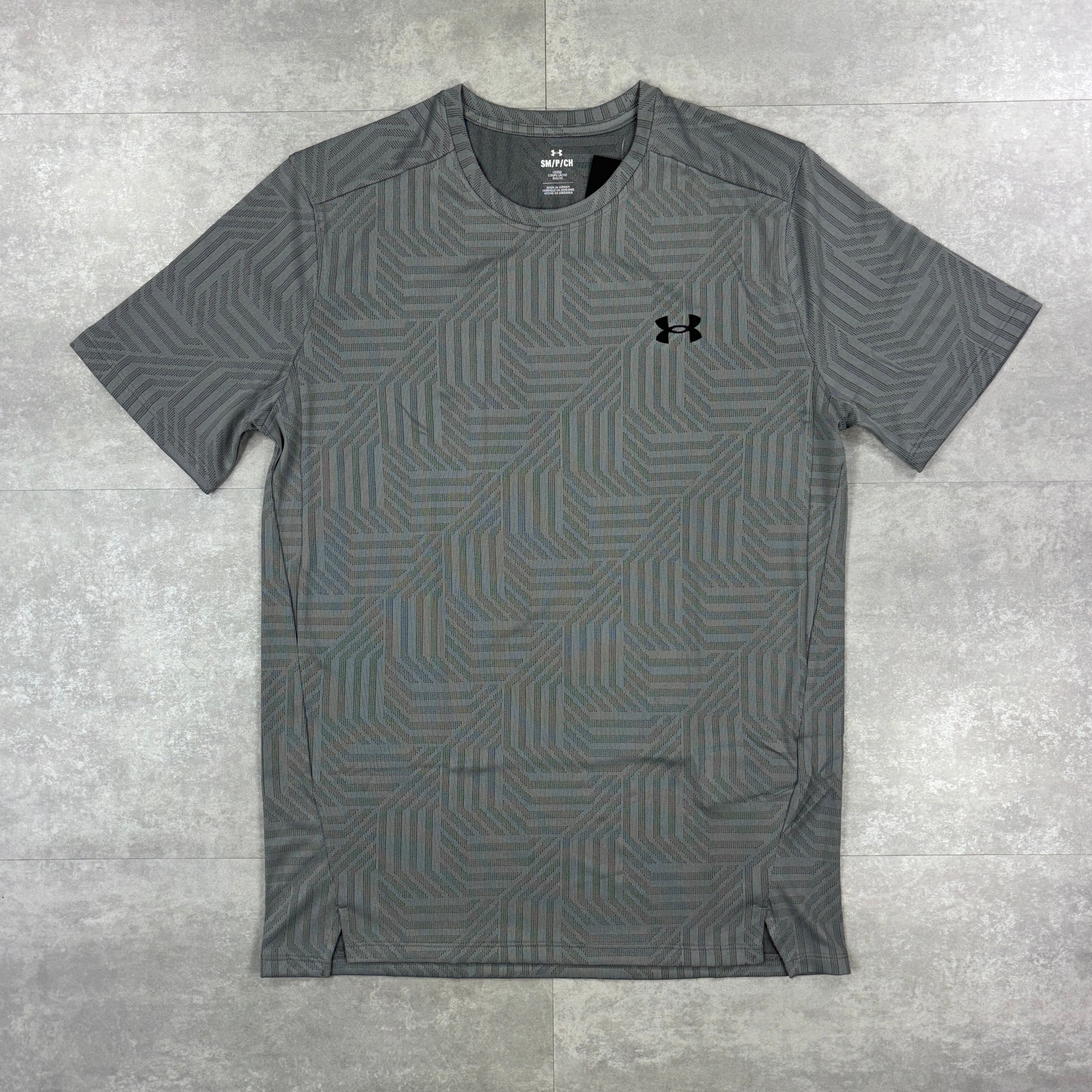 Under Armour Grey Geo Tessa Vent T-Shirt & Black 7” Speed Pocket Shorts