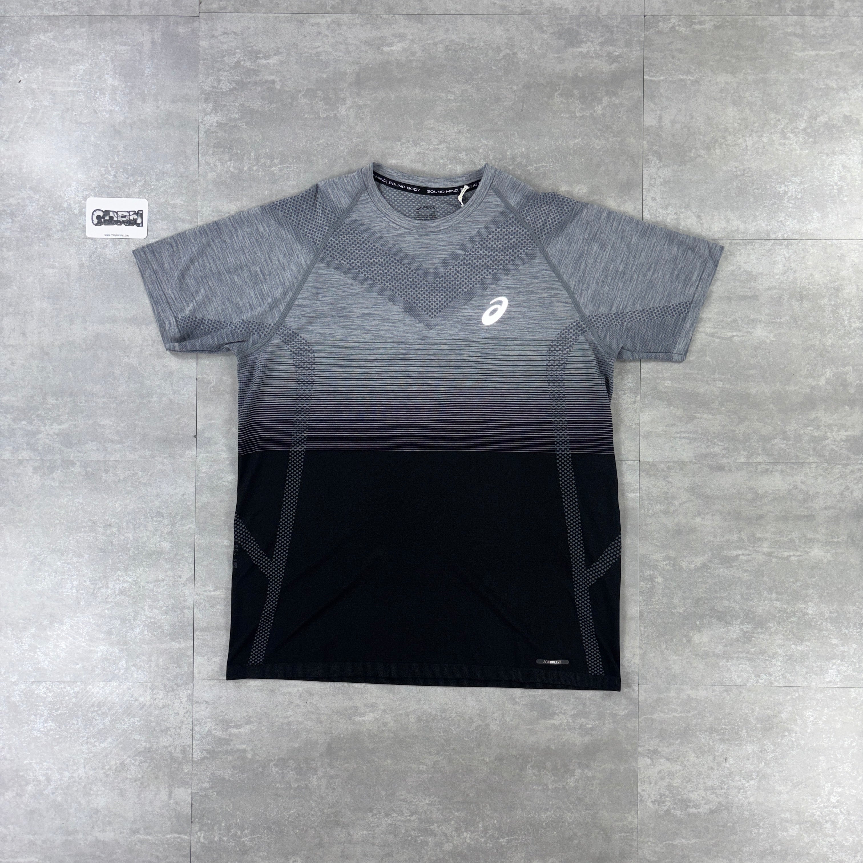 Asics Road Seamless T-Shirt Black & Black / Grey Icon Shorts Set
