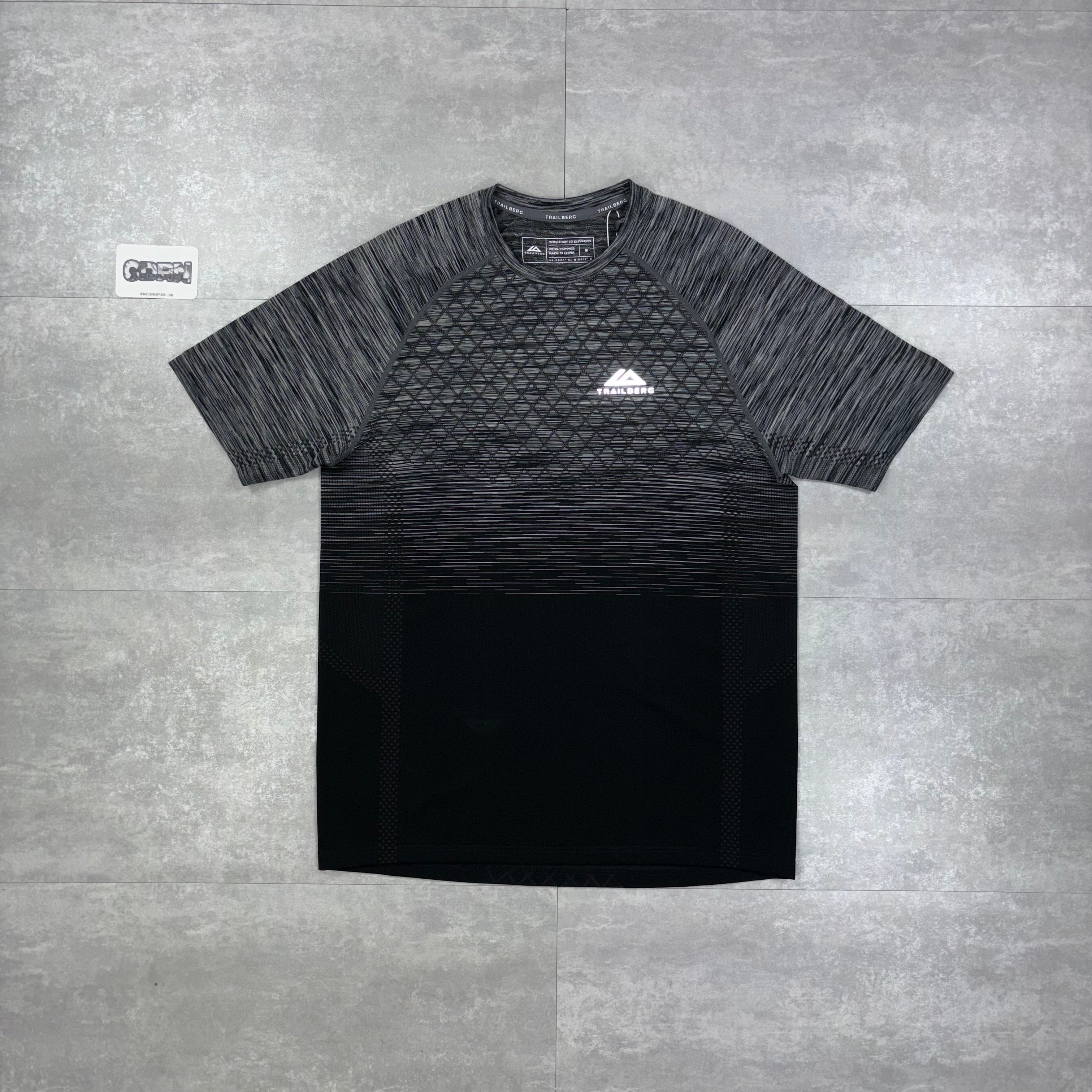 Trailberg Apex Seamless T-Shirt Black / Grey & Black Essential 2.0 Shorts Set