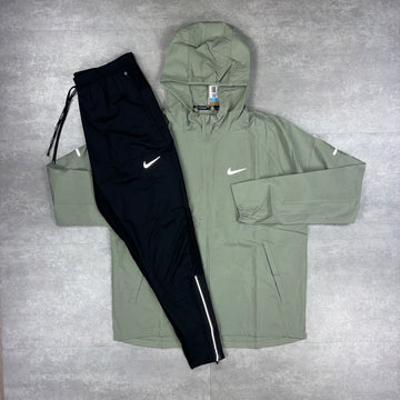 Nike Jade Horizon Repel Windbreaker & Black Phenom Pants Set