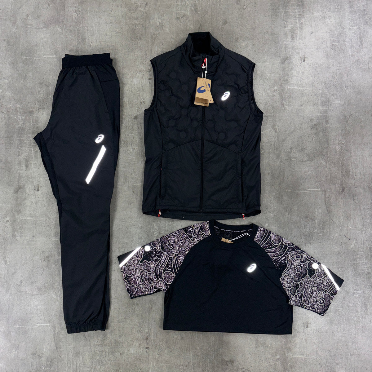Asics Road Run Gilet Black, Black Lite T-Shirt & Black Asics Lite Pants Bundle