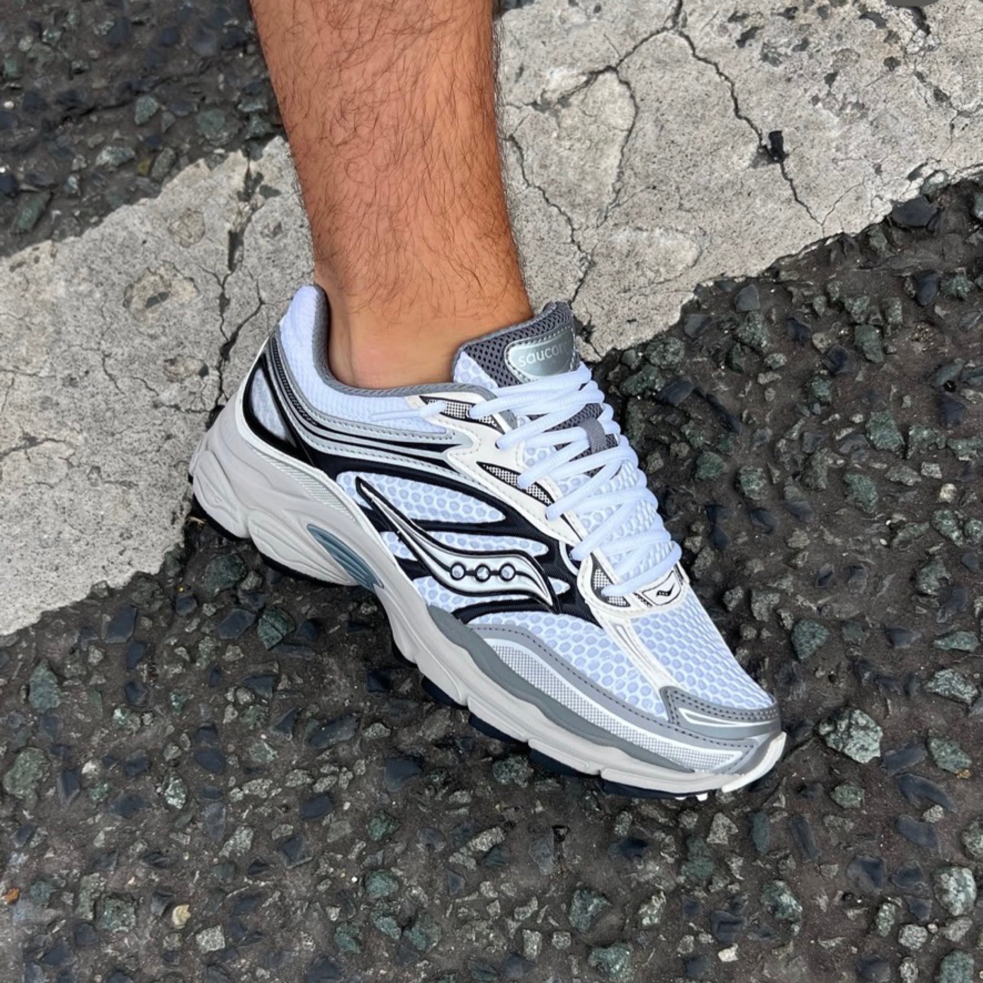 Saucony ProGrid Omni 9 OG - White / Cream