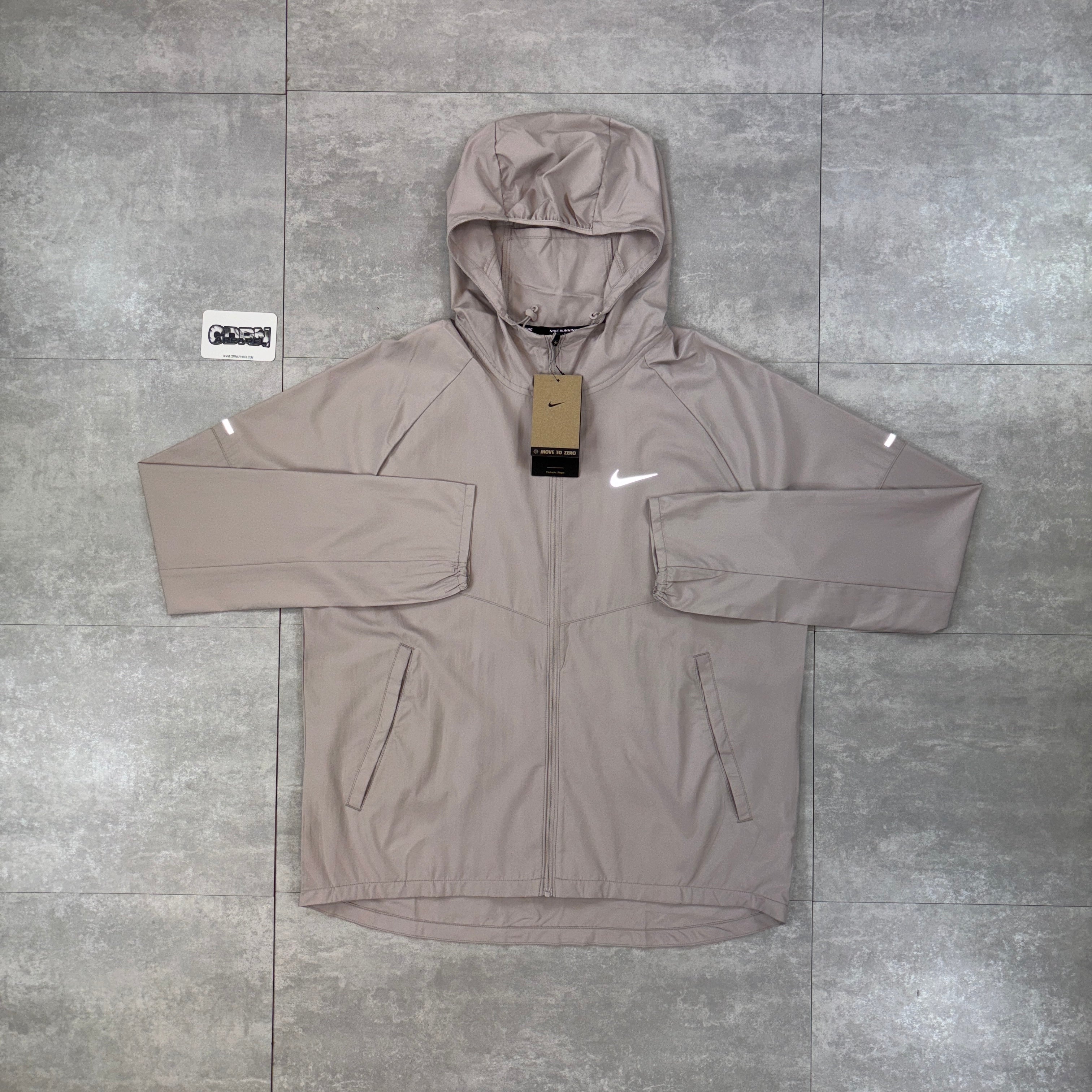 Nike Miler Cream Repel Windbreaker Jacket & 7” Cream Nike Challenger Shorts Set