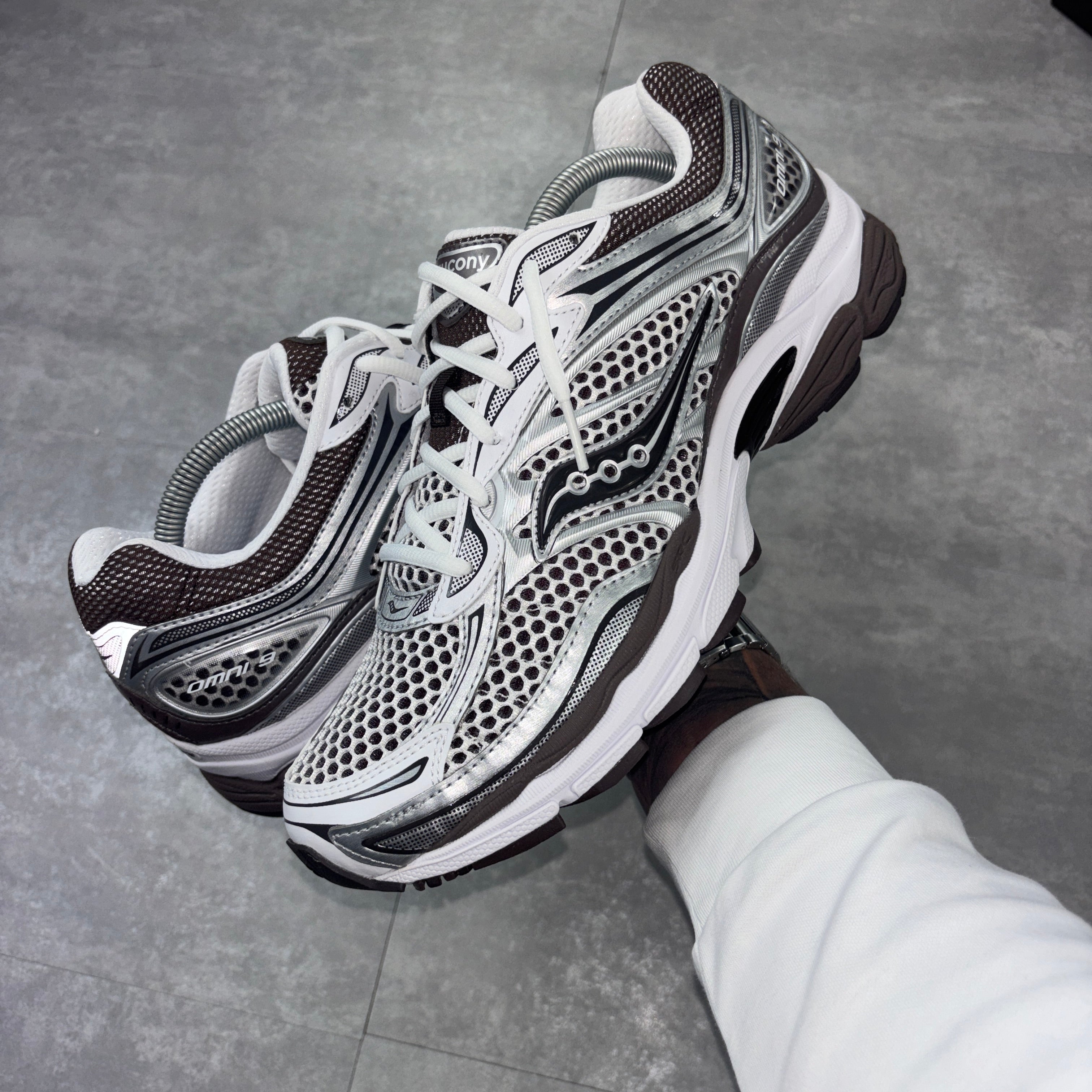 Saucony ProGrid Omni 9 Brown