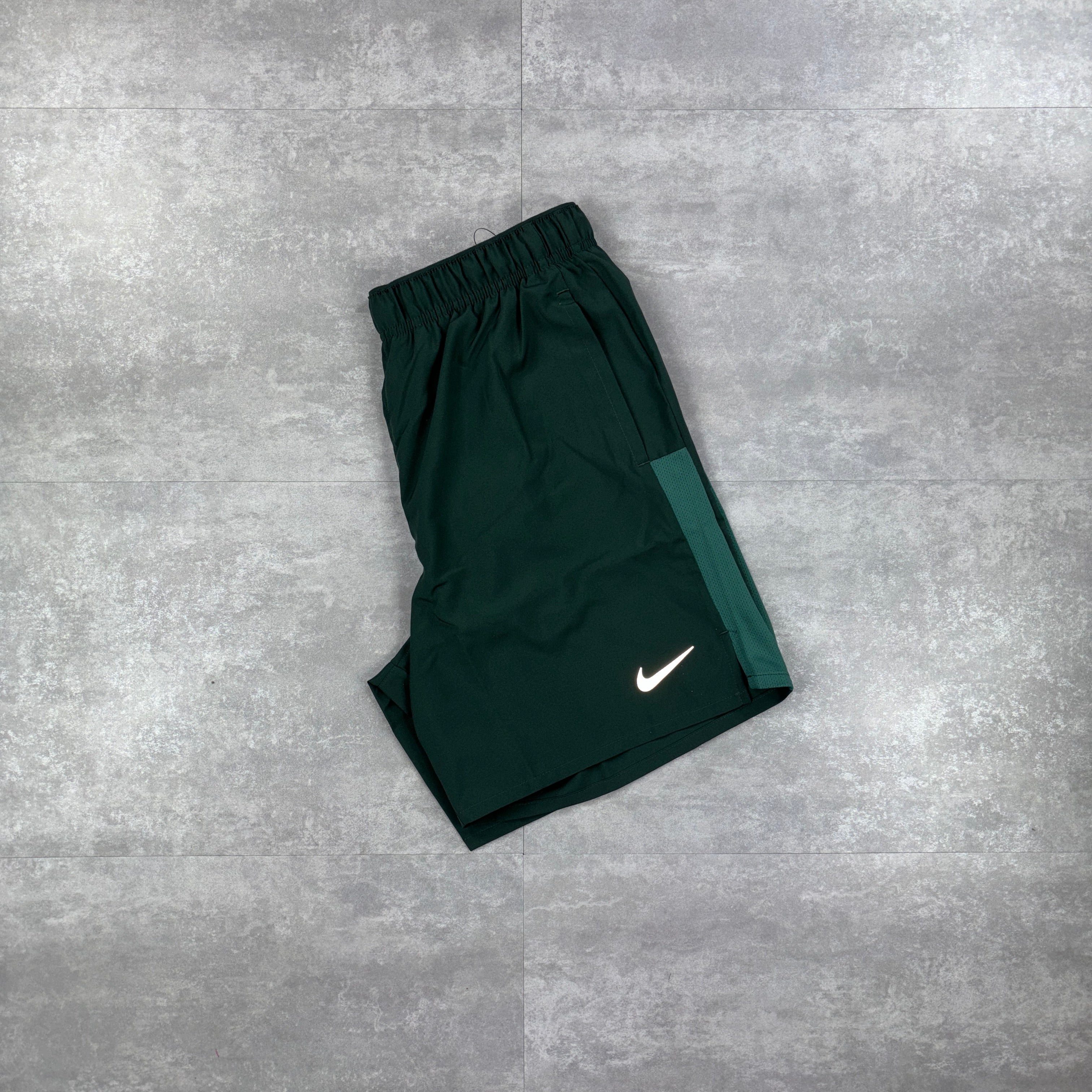 Nike Challenger Shorts - Jungle Green