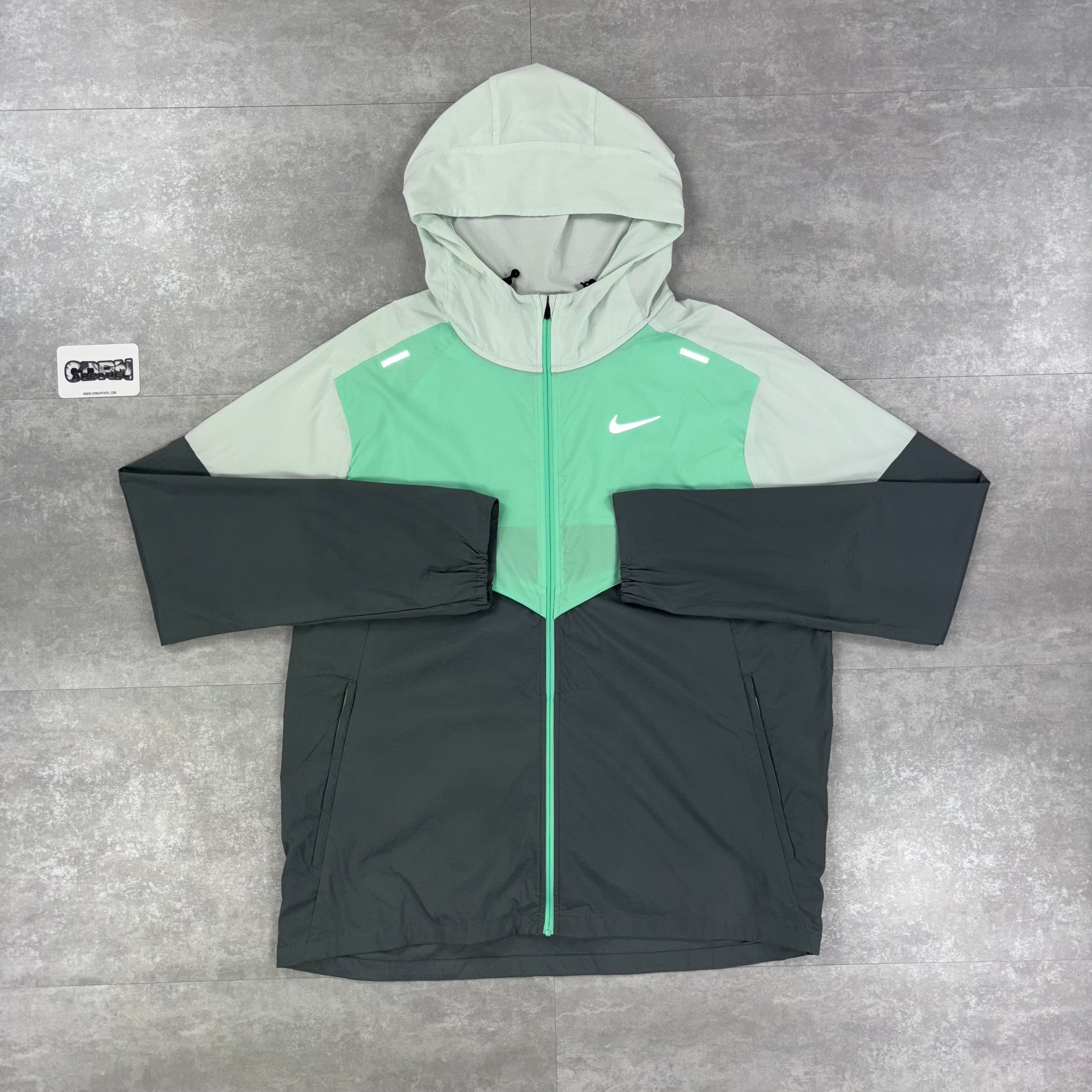 Nike UV Windbreaker Jacket - Mint / White