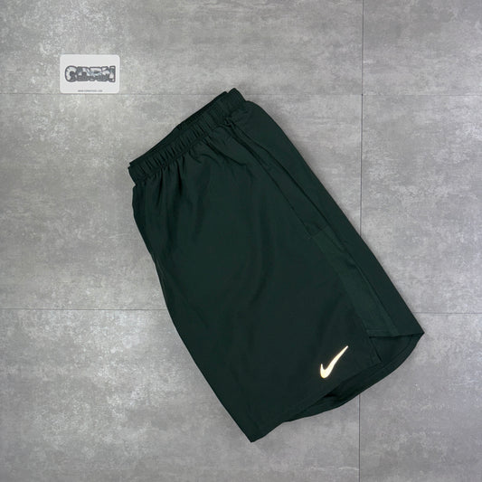 Nike Challenger Shorts - Vintage Green