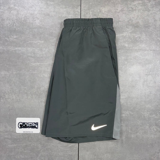 Nike Challenger Shorts 7” - Grey