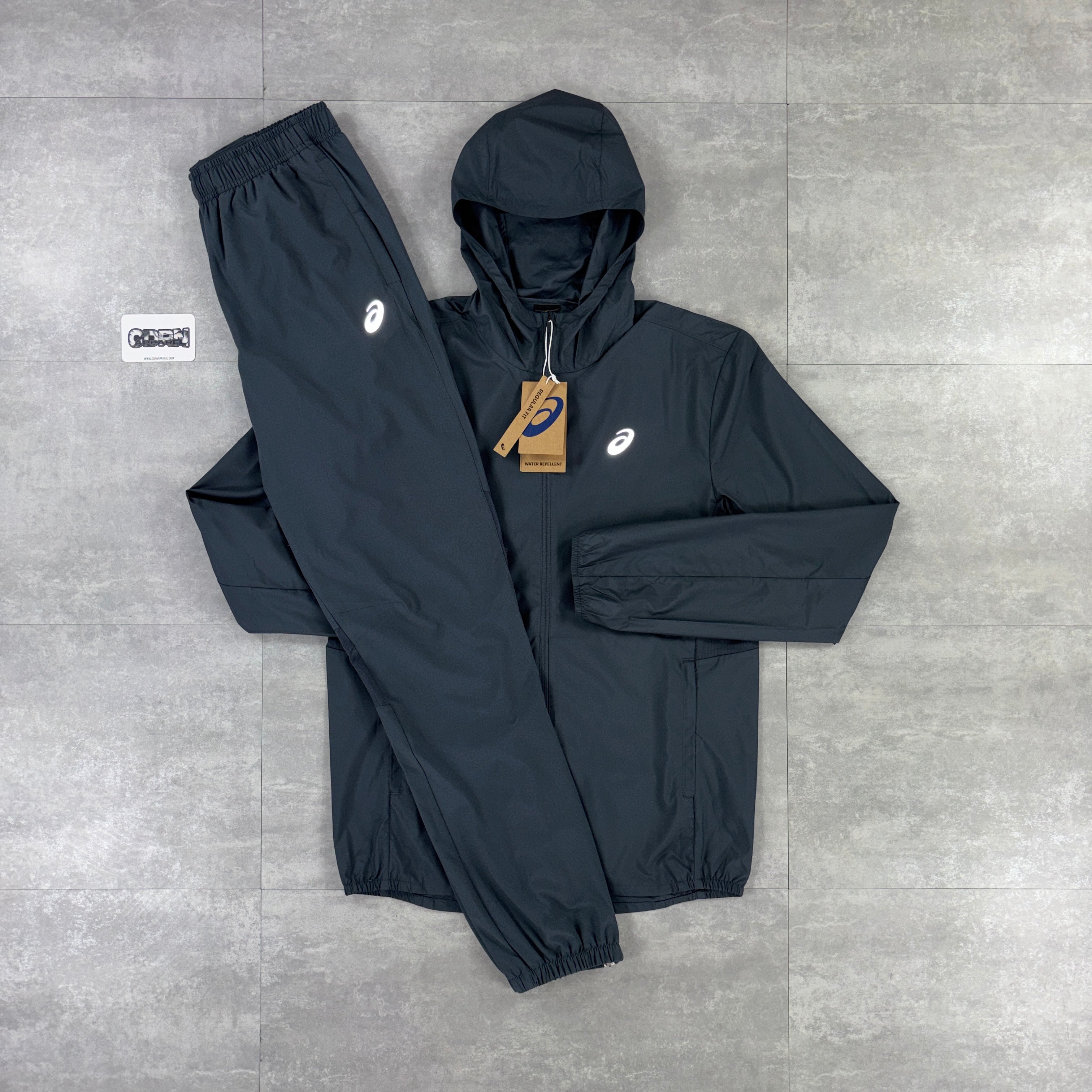 Asics Core Windbreaker Jacket Carrier Grey & Carrier Grey Asics Challenger Pants Set