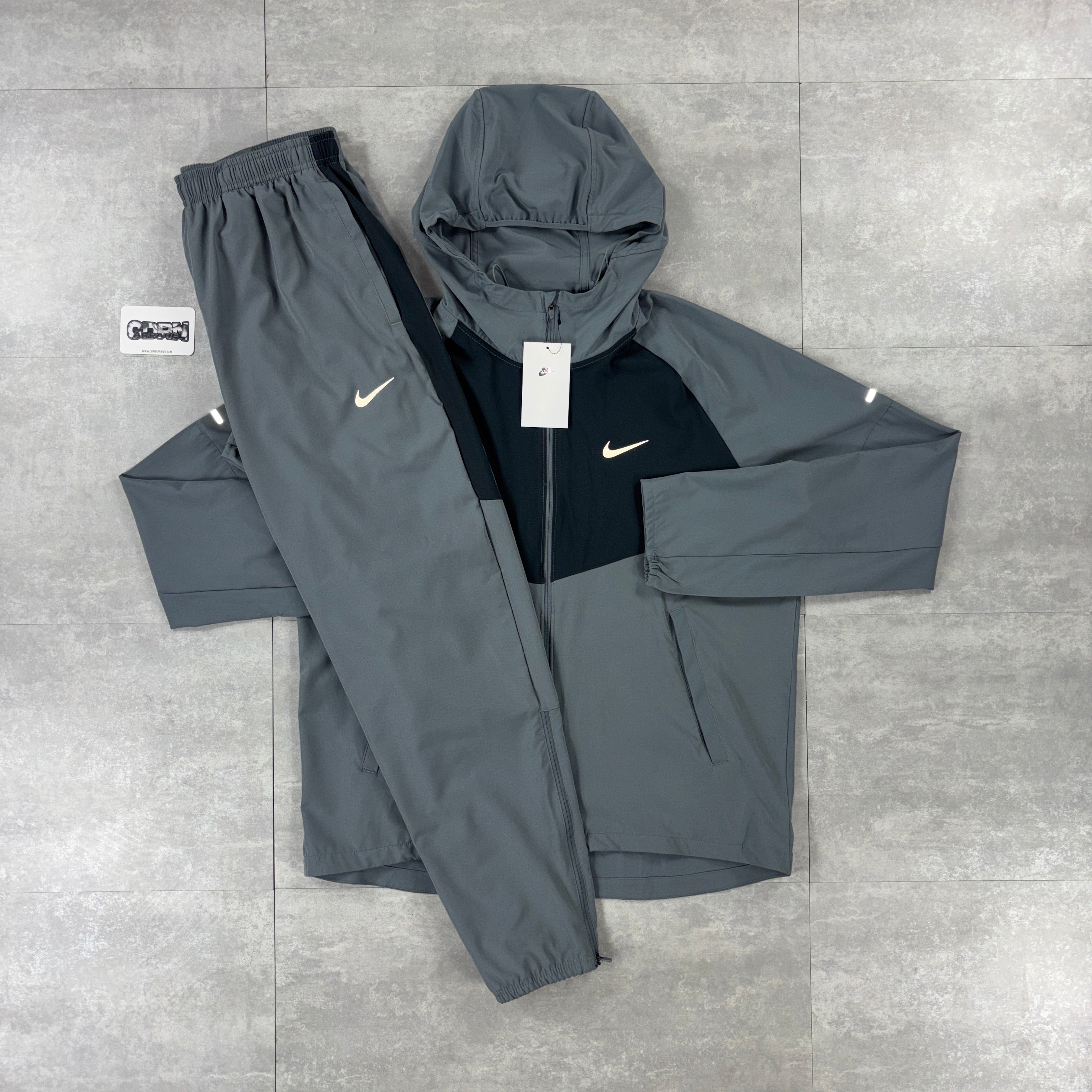 Nike Miler Repel Windbreaker Jacket - Grey / Black