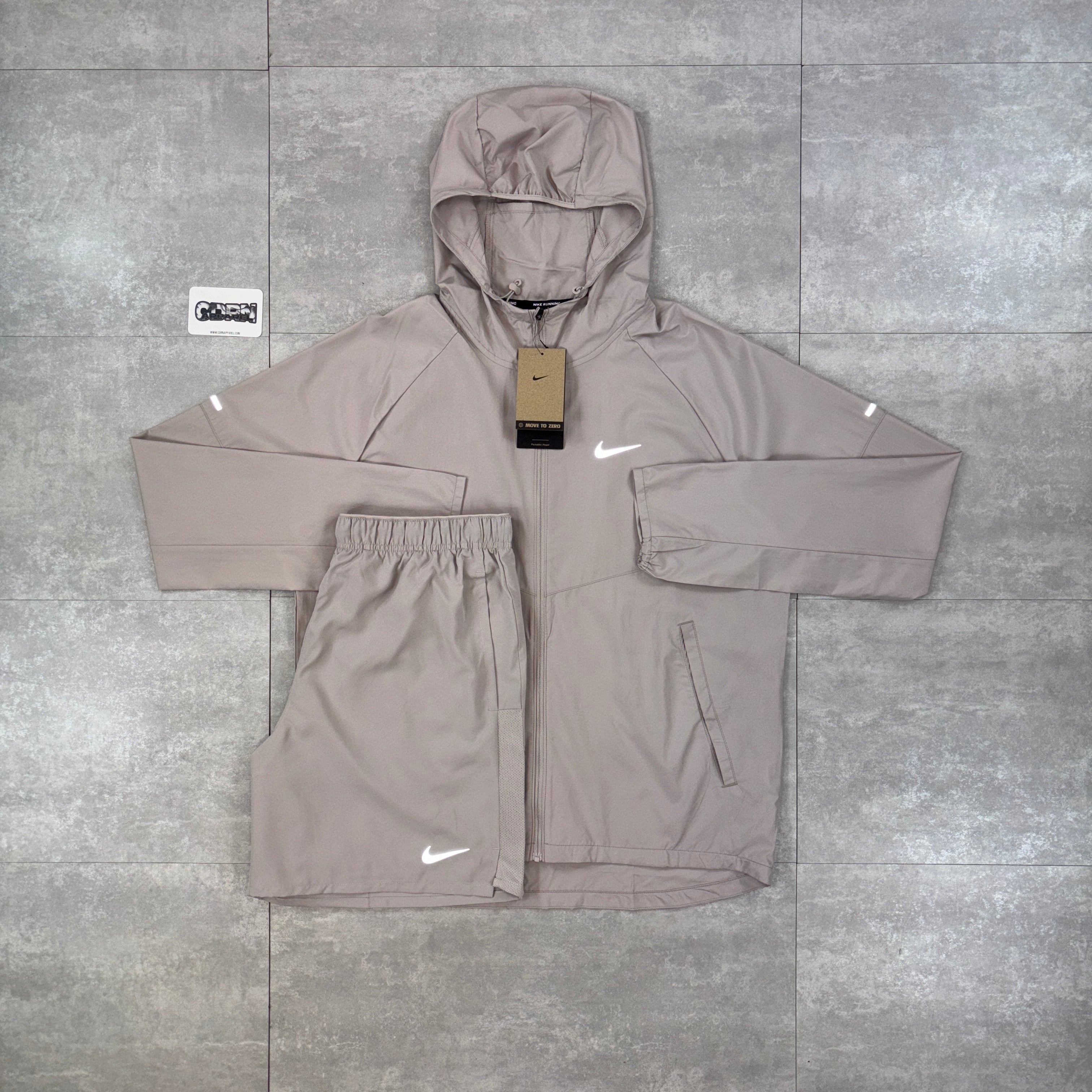 Nike Challenger Shorts 7” - Cream