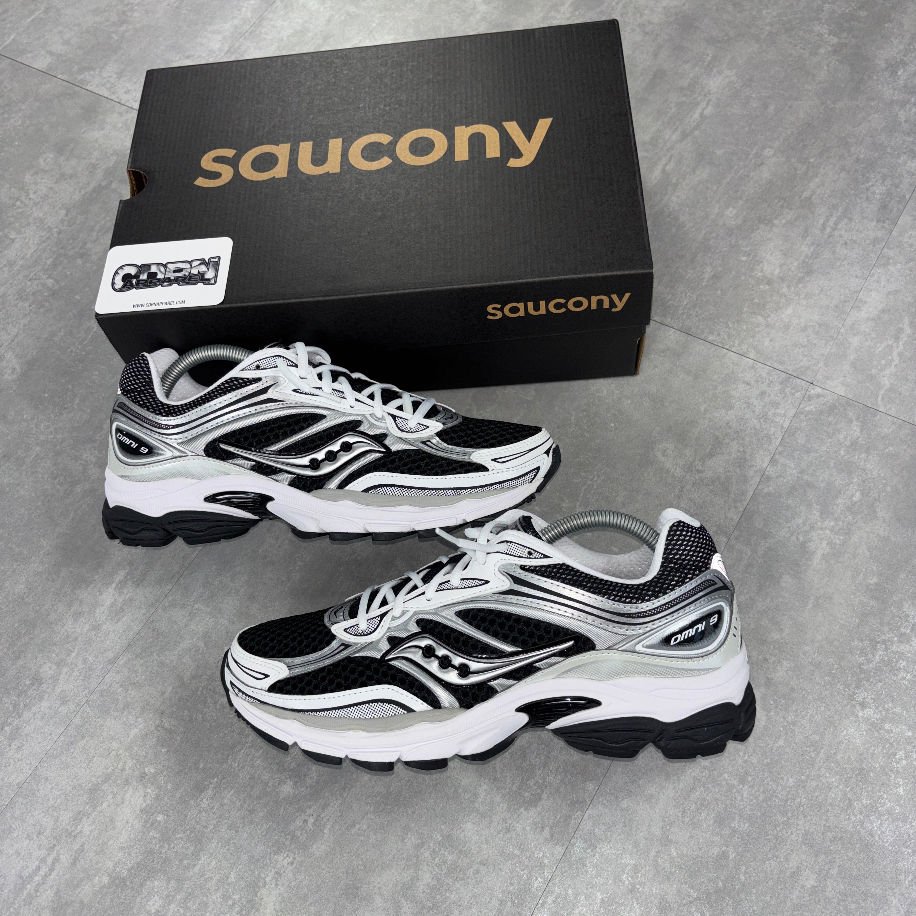 Saucony ProGrid Omni 9 OG Black / White