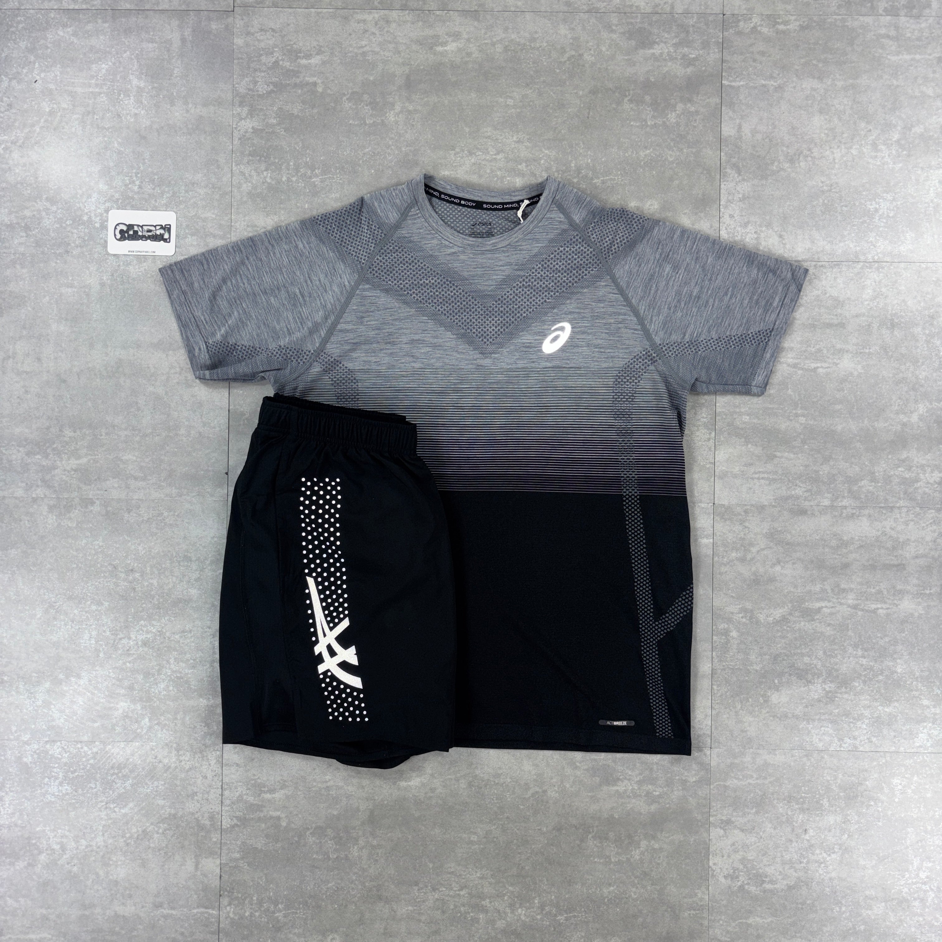 Asics Road Seamless T-Shirt Black & Black / Grey Icon Shorts Set