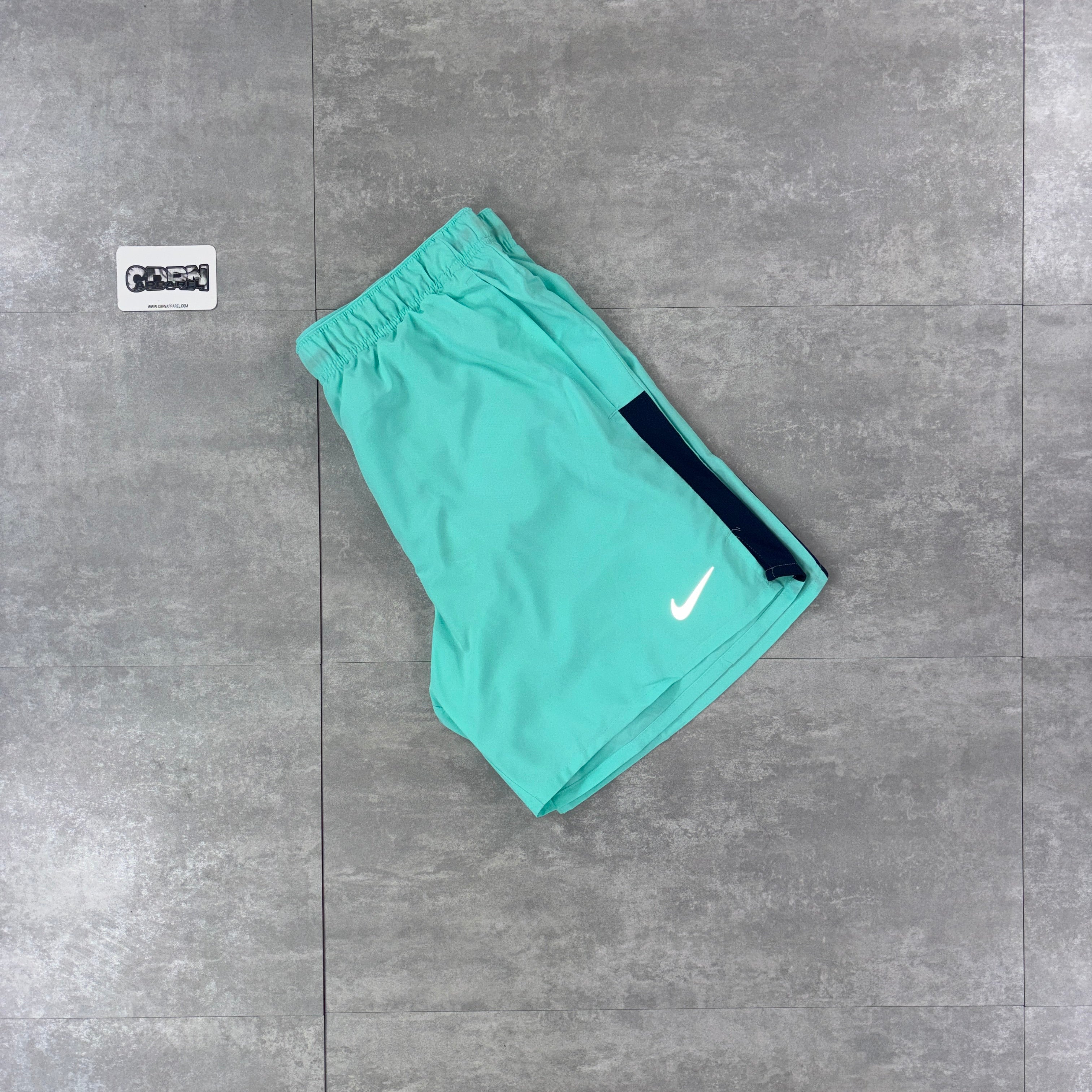 Nike Challenger Shorts 7” - Hyper Turquoise